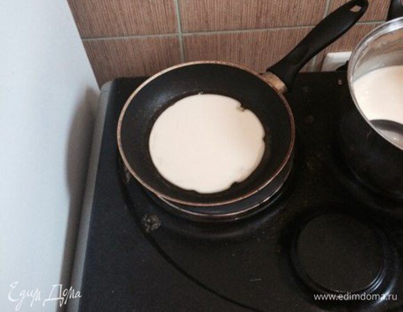 Ставим на сковородку. Размазываем по сковородке. Переворачиваем. 
Кладём на тарелку. Даём остыть 5-10 мин.
Блинчики готовы! Очень вкусно! Не верите? Попробуйте сами!