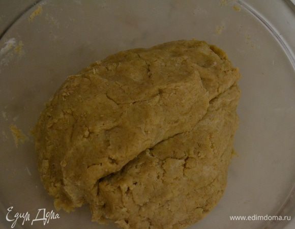 Замештваю тесто из муки, сливочного масла, воды и соли. 