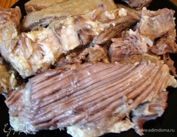 Как правило, получается мяса немногим больше всего остального. Но я больше всего люблю эту часть класть в суп, она неимоверно мягкая и хорошо делится на волокна.