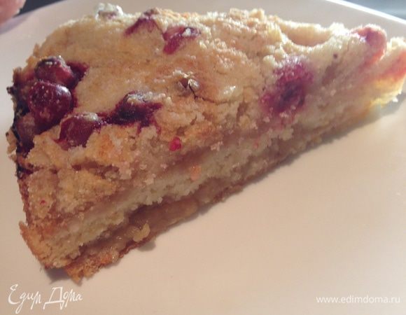 Сухой пирог выпекать в духовке около 40 минут при температуре 180–200 градусов С. Затем отключить огонь и оставить в теплой духовке на 30–40 минут.

