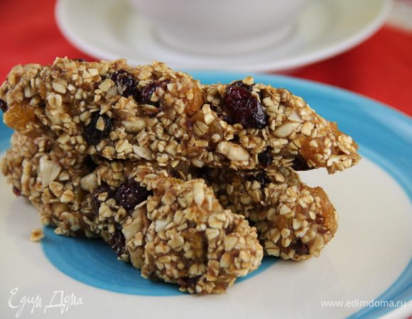 Когда они полностью остынут, их можно завернуть в фольгу, пергамент или пленку, чтобы не высыхали. Храним их в сухом прохладном месте. Очень вкусно с молоком, кефиром, чаем. Приятного аппетита))