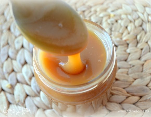 КАРАМЕЛЬ:
1) Все ингредиенты смешать в ковшике с толстым дном, довести до кипения.
2) Уваривать при слабом огне, постоянно помешивая деревянной ложкой  около 25 минут.
3) Карамель изменит цвет на более золотистый и загустеет.
4) Остудить, перелить в баночку и можно употреблять!