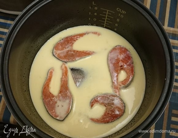 Заливаем все яичной смесью.