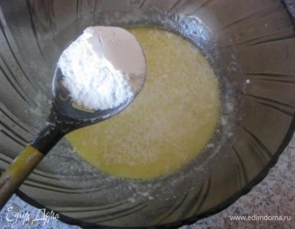 Постепенно ввести муку.