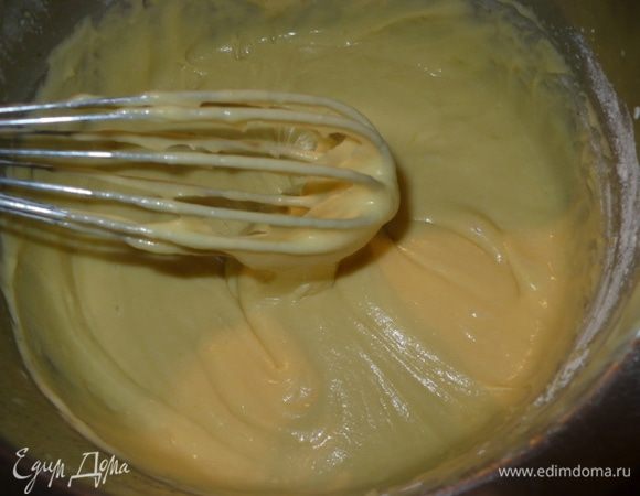 Тесто как густая сметана, как обычно для кексов и маффинов.