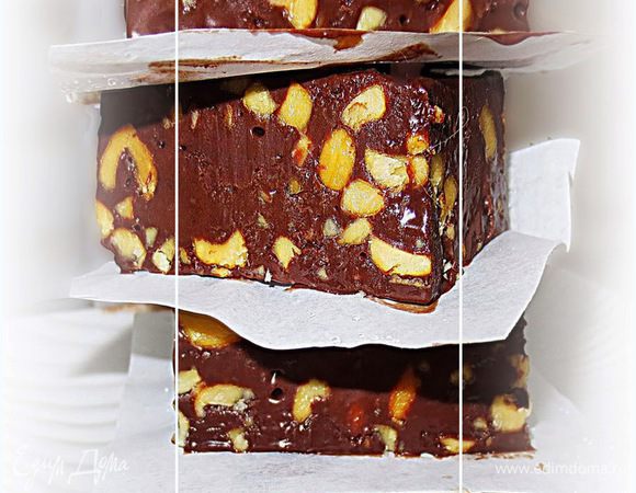 Примечание:
1.Можно использовать любые орехи ( фундук, грецкие орехи, арахис и так далее)
2.Можно добавить алкоголь ( ром, коньяк)
3.В некоторых рецептах добавляют морскую соль
Я обошлась без алкоголя и морской соли и получилось очень вкусно!!!