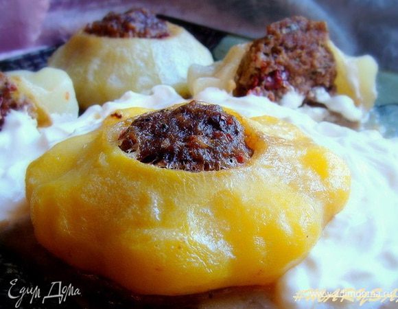 Подавать со сметаной.