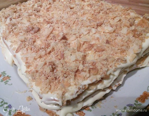 Крошкой (обрезки коржей) посыпать сверху, поставить в холодильник минимум на 3 часа, лучше на ночь. 