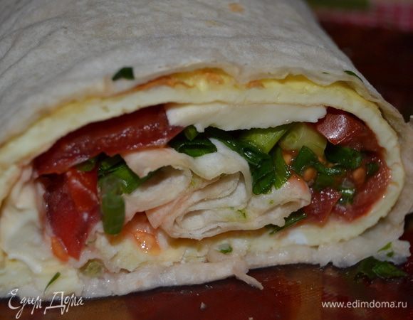 Заворачиваю. И закусочный рулет готов.