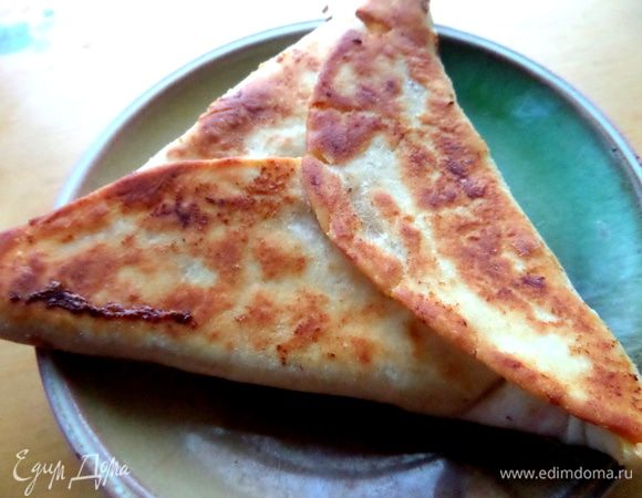 Затем жарим вторую сторону и переносим на тарелку.