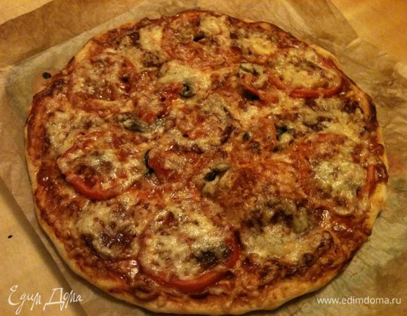 Немного времени и наслаждаемся тонкой, хрустящей пиццей!