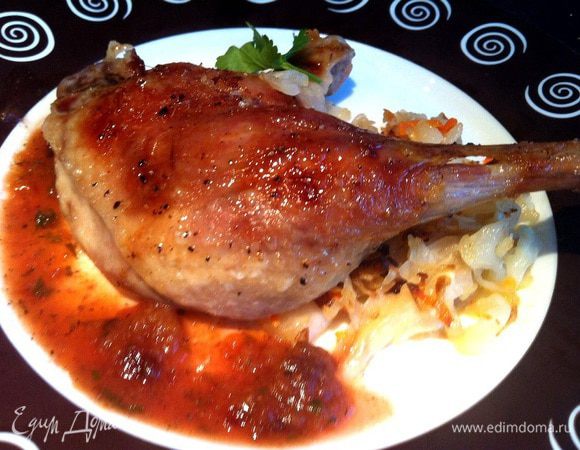 Подавайте утку с соусом. Приятного аппетита!!!