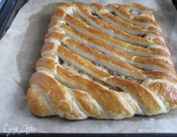 Пирог выпекать при 200 град 18-20 минут.