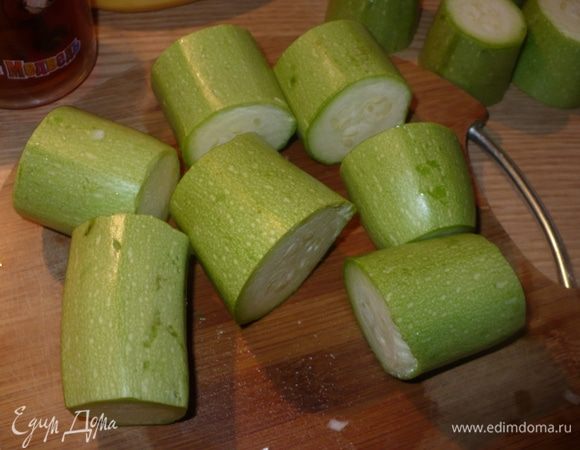 Кабачки порезать на такие вот пеньки.