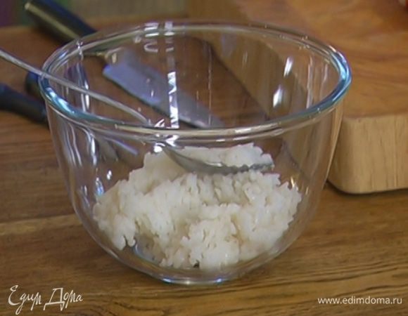 Рис отварить согласно инструкции на упаковке.