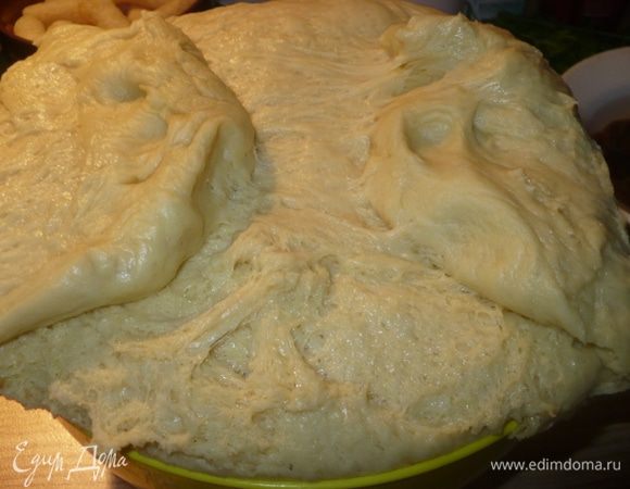 Тесто подошло, даже через верх.
