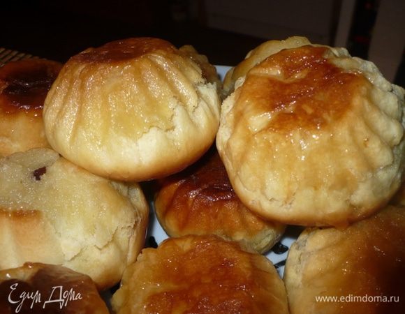 Если хорошо пропитать, то даже без глазури вкусно. Глазурь можно такую приготовить: 250 гр. сахара, 150 гр. воды и лимонная кислота 1/4 ч.л. или лимонный сок 1-2 ст.л.