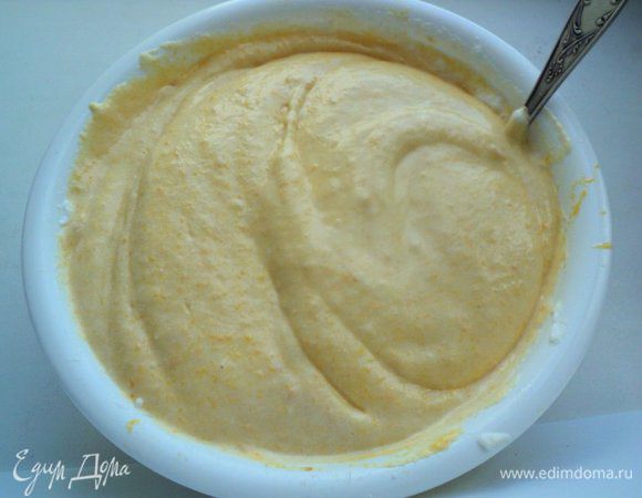 Затем в несколько приемов добавить взбитые белки и перемешать снизу вверх методом складывания.