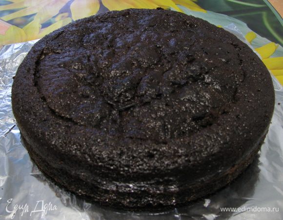 Делаем торт по рецепту http://www.edimdoma.ru/retsepty/22929-tort-ch-b-tryufel , за исключением нескольких моментов сердцевину не всю пускаем на конфеты а отрезаем крышечку,чтобы закрыть наш тортик.