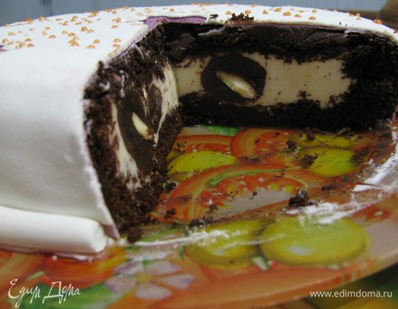 Вот такой тортик в разрезе. Верх получился не такой потрясающий как я себе представляла)))) но на вкус это не как не повлияло, гости были в восторге