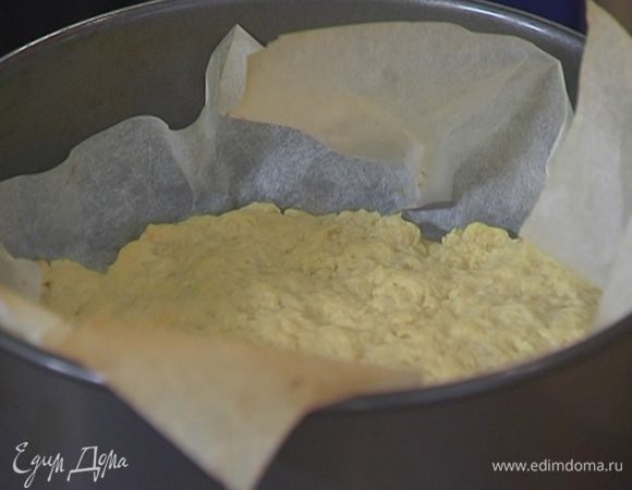 Часто наколоть тесто вилкой и выпекать в разогретой духовке 15 минут.