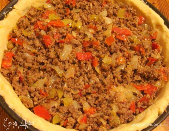 Смешать все и выложить в форму.
Сливки взбить вилкой с яйцами и томатной пастой, залить сверху.
Поставить в разогретую до 200* духовку на 30 минут.