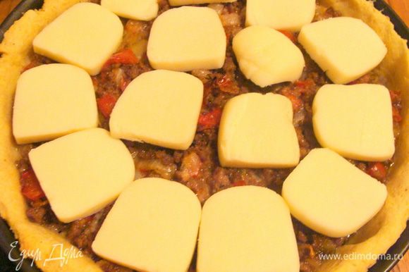 Достать, выложить порезанный сыр и поставить запекаться до золотистой корочки при 160-150*