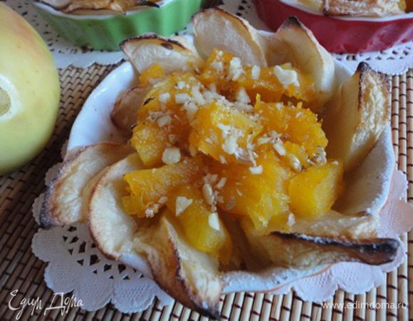 Слегка остудить и полить медом или посыпать сахарной пудрой( если аллергия на мед) и рублеными орехами. Ну очень нежно! Даже моя дочь, которая в принципе не переносит вкус тыквы, съела две порции.