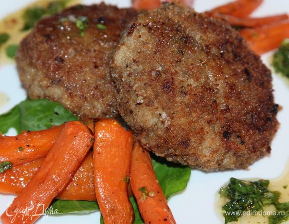Дополняем котлетки гарниром, накрываем на стол и - СМАЧНОГО! На гарнир я приготовила морковь по рецепту Олечки (Мурзик) http://www.edimdoma.ru/retsepty/69751-garnir-iz-pryanoy-morkovi Получилось очень вкусно! Рекомендую всем девочкам: полезно и неожиданно вкусняцко!