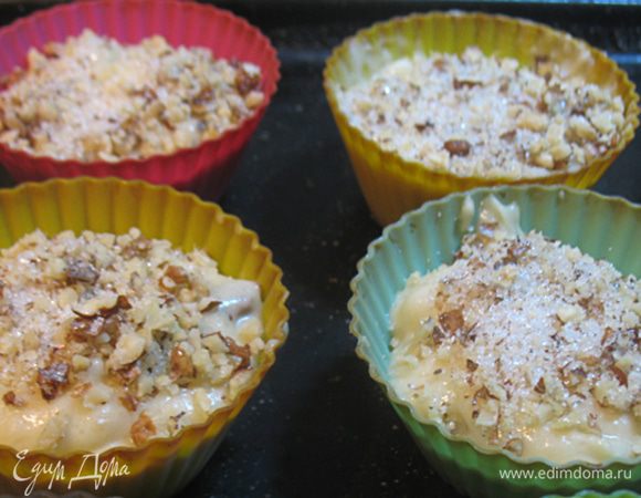 Если любите с посыпкой то посыпаем кексы ею сверху. 