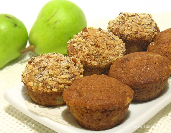 Выпекать минут 20-25 в предварительно разогретой до 200 градусов духовке. 
Даем кексам остыть в формочках, вынимаем и подаем. 