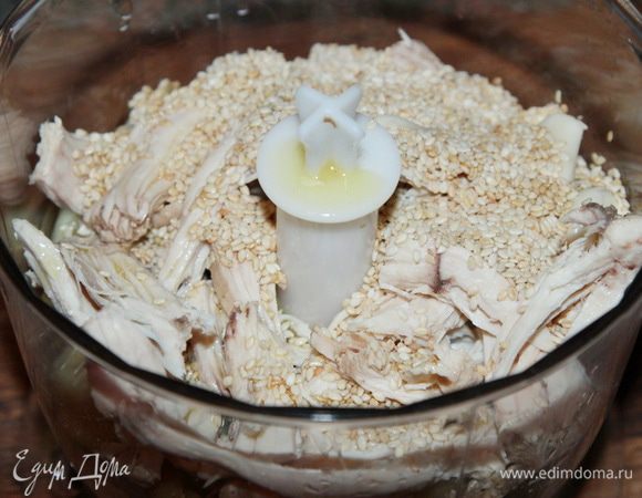 филе разбираем на крупные волокна, отправляем в блендер и добавляем все остальные ингредиенты.