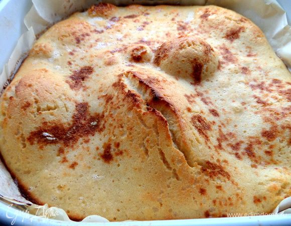 Выпекаем полчаса в разогретой до 180* духовке. Вот так блин повёл себя в духовке: поднялся и зажарился сверху и снизу!