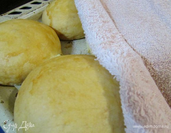 Готовые булочки накрыть салфеткой и дать отдохнуть до полного остывания.