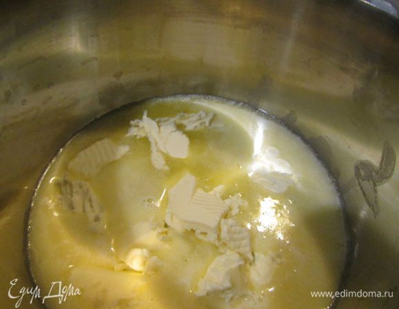 Растопить сливочное масло.