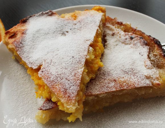 В разогретую до 180 градусов духовку ставим наш пирог и выпекаем в течение 30-40 минут.
Затем остужаем пирог, выкладываем на блюдо и посыпаем сверху сахарной пудрой.


Приятного аппетита! 