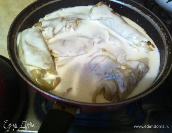 Тушим под крышкой на медленном огне около часа.