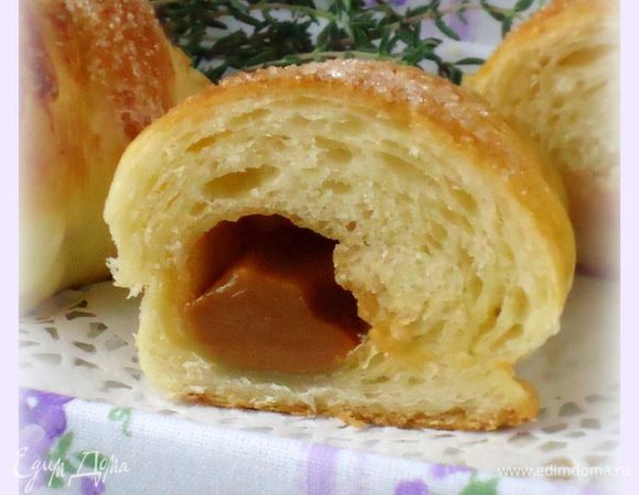 Или с вареной сгущенкой.  Приятного!!