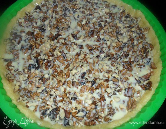 Все поливаем сгущенкой. У меня ушла неполная банка, где-то 3/4 от 370 гр. банки.