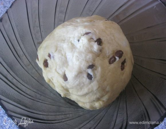 Замесить мягкое тесто.
Миску смазать маслом ( оливковым), выложить тесто.
Прикрыть полотенцем и оставить на 1 час.