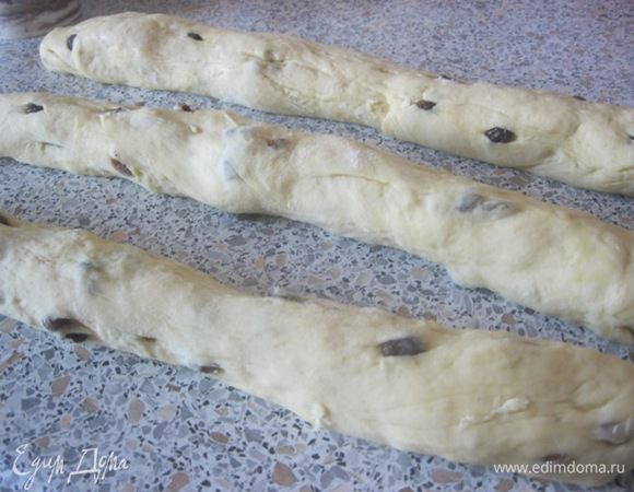 Каждую часть скатать в жгут, длиной ~30 см.