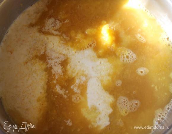 Соединить обе массы, влить сливки (у меня 10%), посолить по вкусу.
