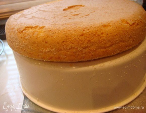 Бисквит вынуть при помощи паровой чаши и остудить.