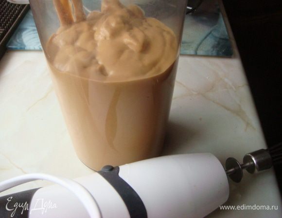 Крем: в сотейник сливки (35%) + сгущенка варенка на медленный  огонь и, перемешивая, доводим до однородной консистенции (до кипения не доходит), выключаем .
Желатин разогреваем, но не кипятим и вводим в крем, перемешать и дать полностью остыть.
