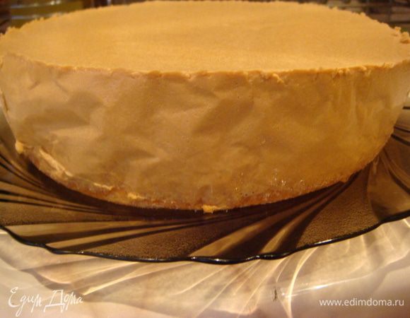 Фольга легко отделяется.
Займемся украшением.
Можно взбить сливки с сах.пудрой.