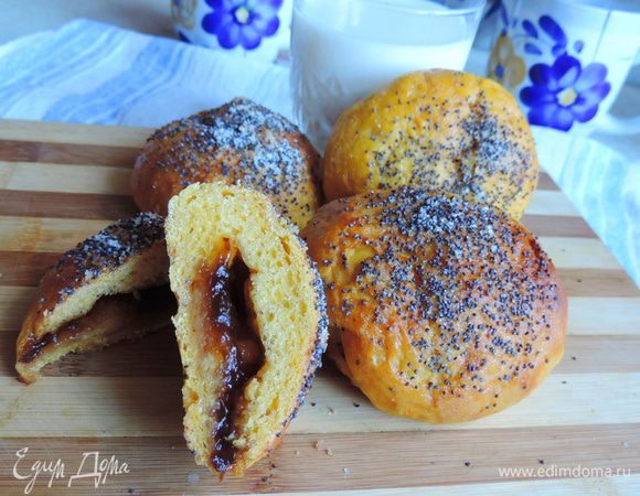 Ставим булочки в разогретую до 180-190 градусов духовку. Выпекаем булочки 25-30 минут до золотистого цвета. Ориентируйтесь по своей духовке.