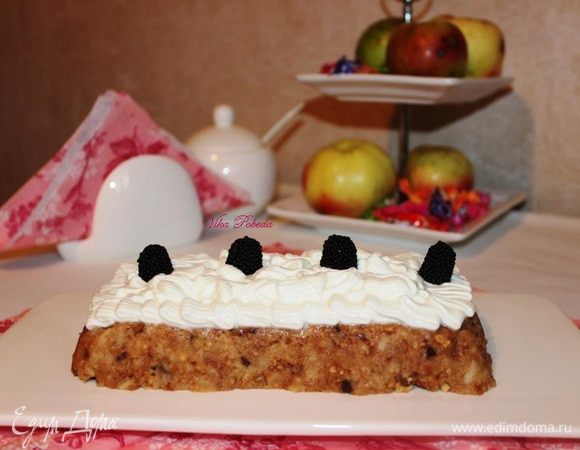 В данном варианте мягкий творог с сахарной пудрой и мармеладки сверху.