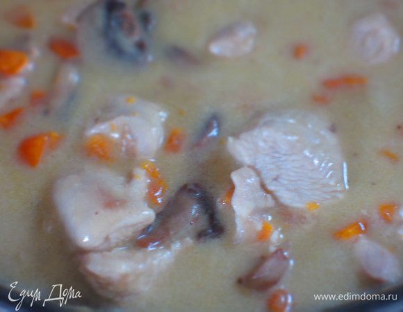 Влить в сковороду и готовить 10 минут.