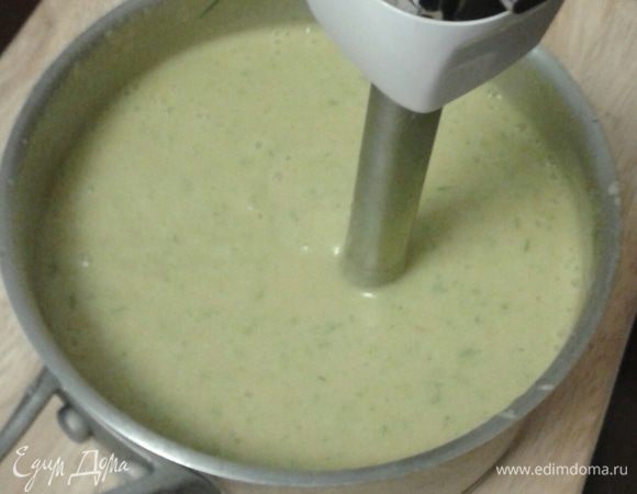 Снимаем с огня пюрируем погружным блендером. 
