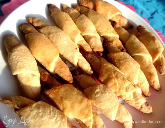 Выпекаем до золотистого состояния минут 15-20 при 190*. Вышло 25 штучек,но рецепт уменьшенный в 2 раза,поэтому с оригинального получается 50 шт.!